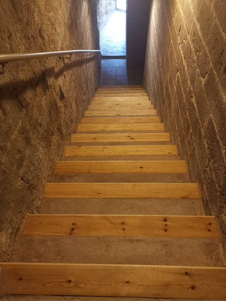 Escaleras renovadas de la Sala de Doña Petronila