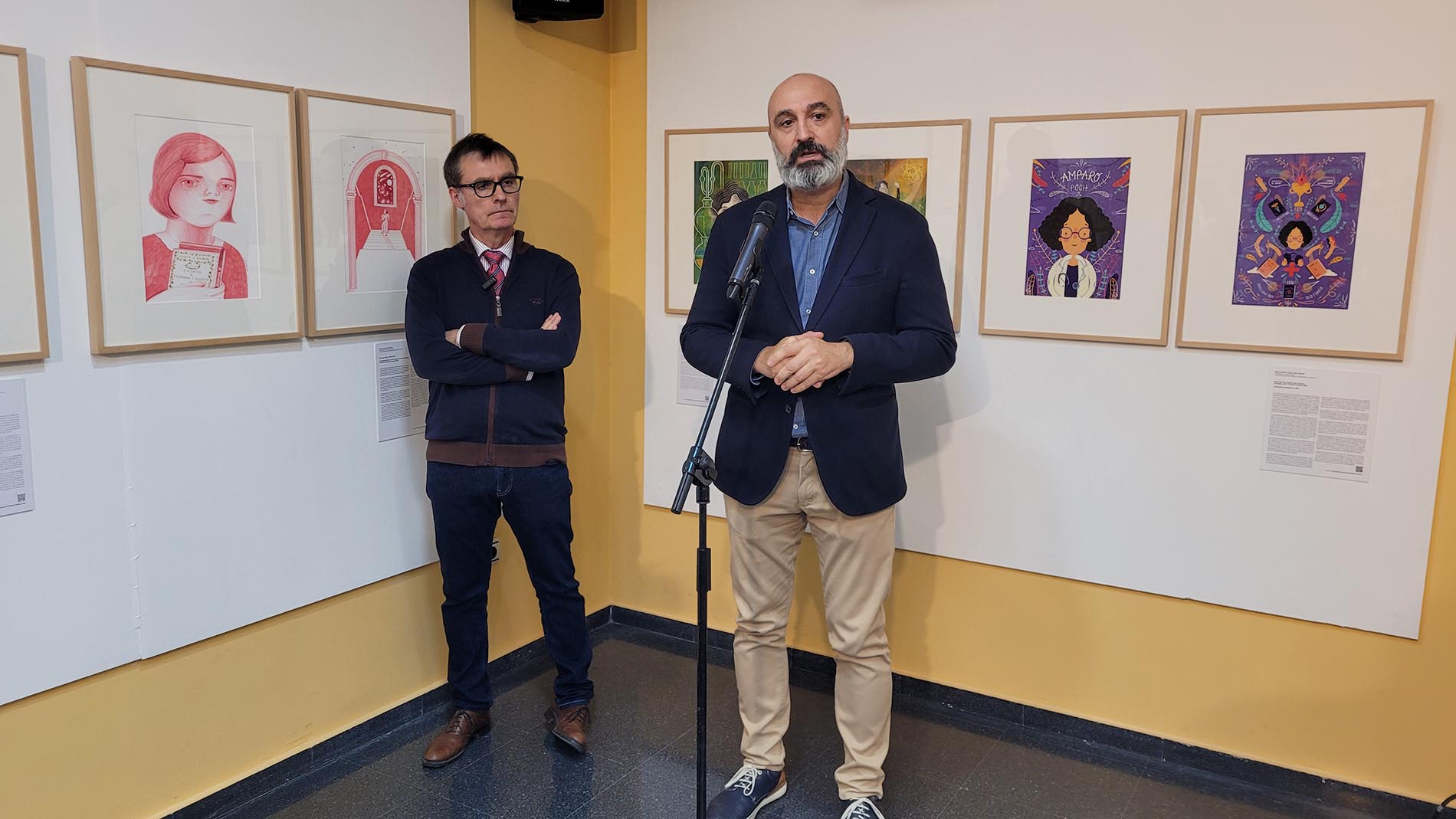 Víctor Lucea y Víctor Juan en la inauguración de la exposición Pioneras ilustradas