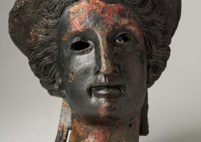 Estatua de bronce hallada en el yacimiento de La Corona, Fuentes de Ebro. Foto: Museo de Zaragoza